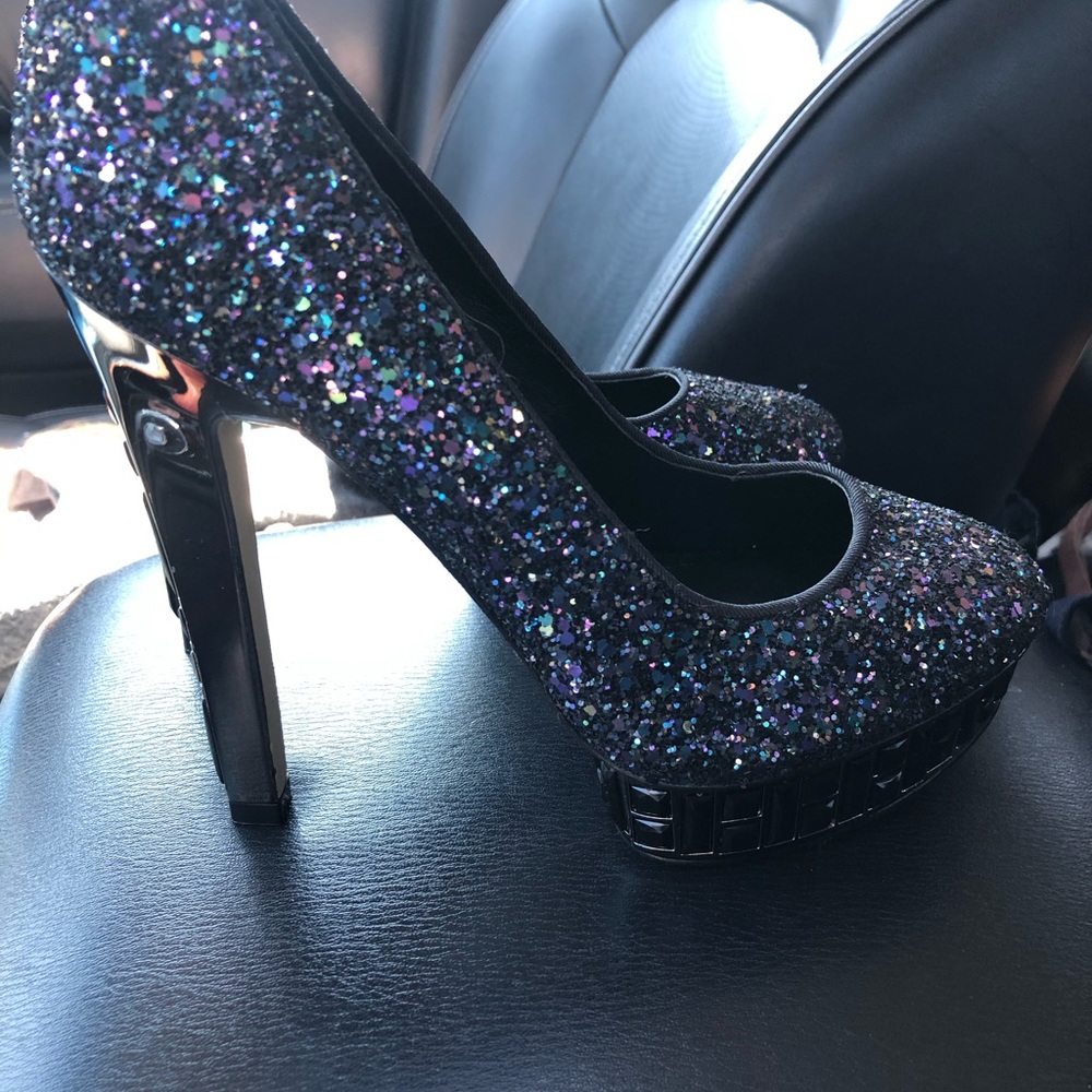 Women’s size 7 heels. Never worn.